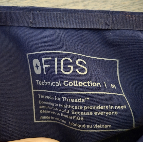 Figs The Catarina One-Pocket Scrub Top Navy Blue in Size Medium - Picture 6 of 7